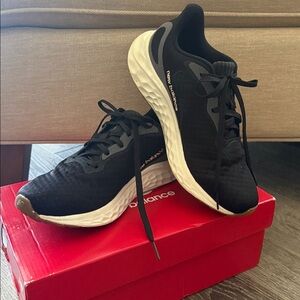 New Balance Fresh Foam Arishi v4 Shoes Womens Size 8.5 Black Running Sneakers